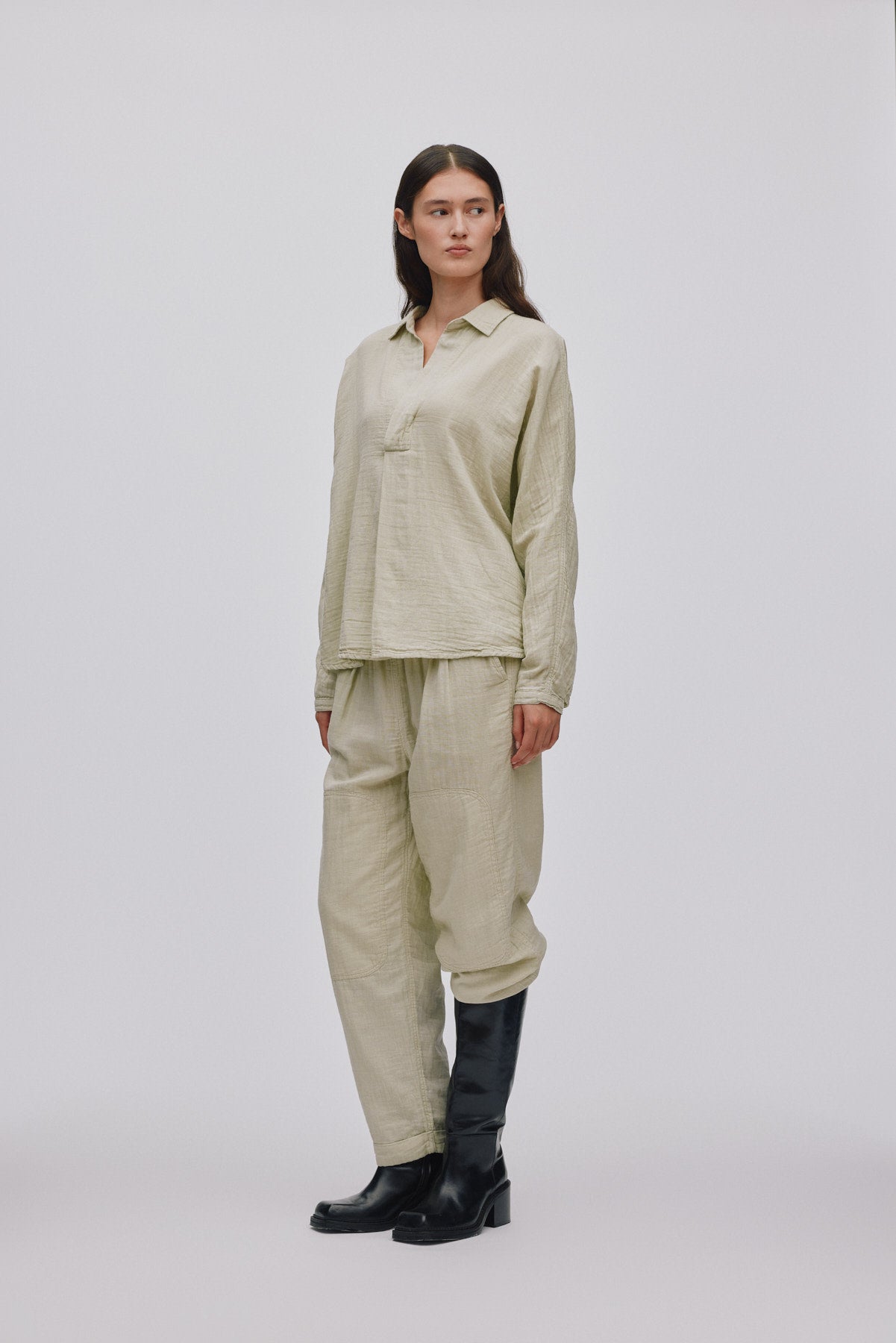 Jojo - Cotton double elbow patch shirt I Light sage