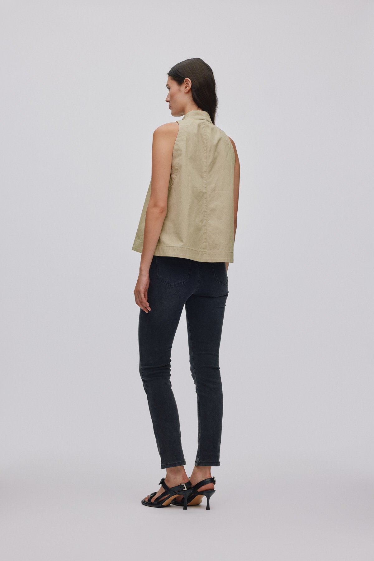 Kaley - Utility halter top I Sand