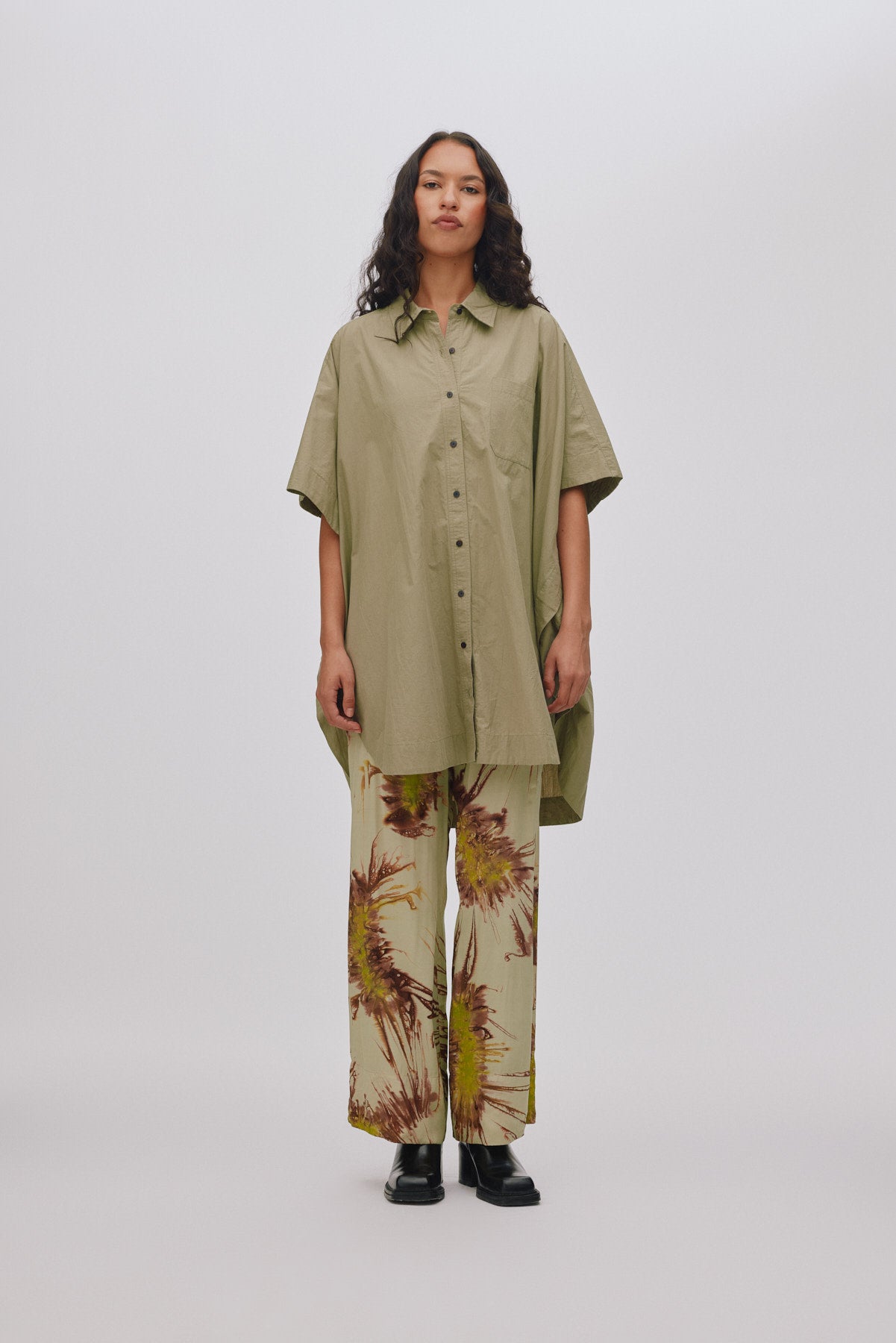 Berta - Poplin curved hem shirt dress I Faded black
