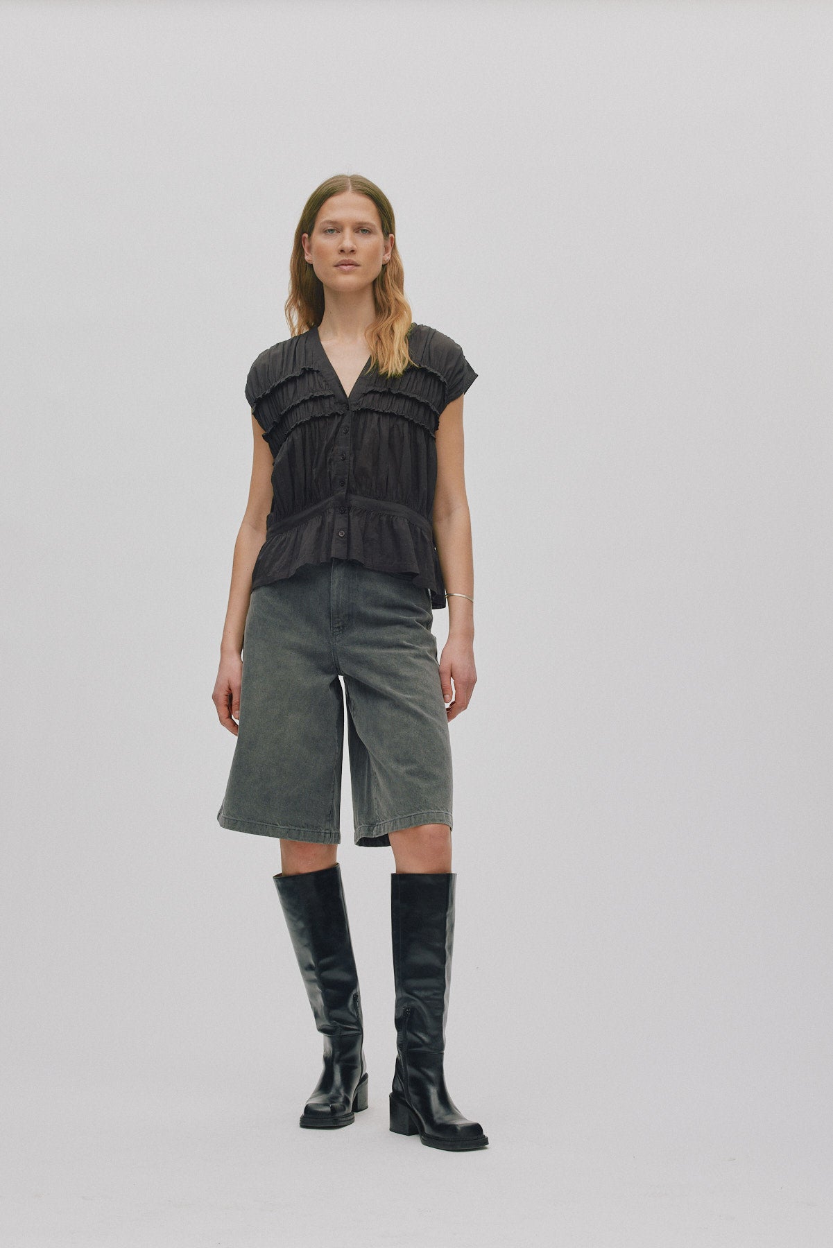 Elenor - Voile frill top I Liquorice