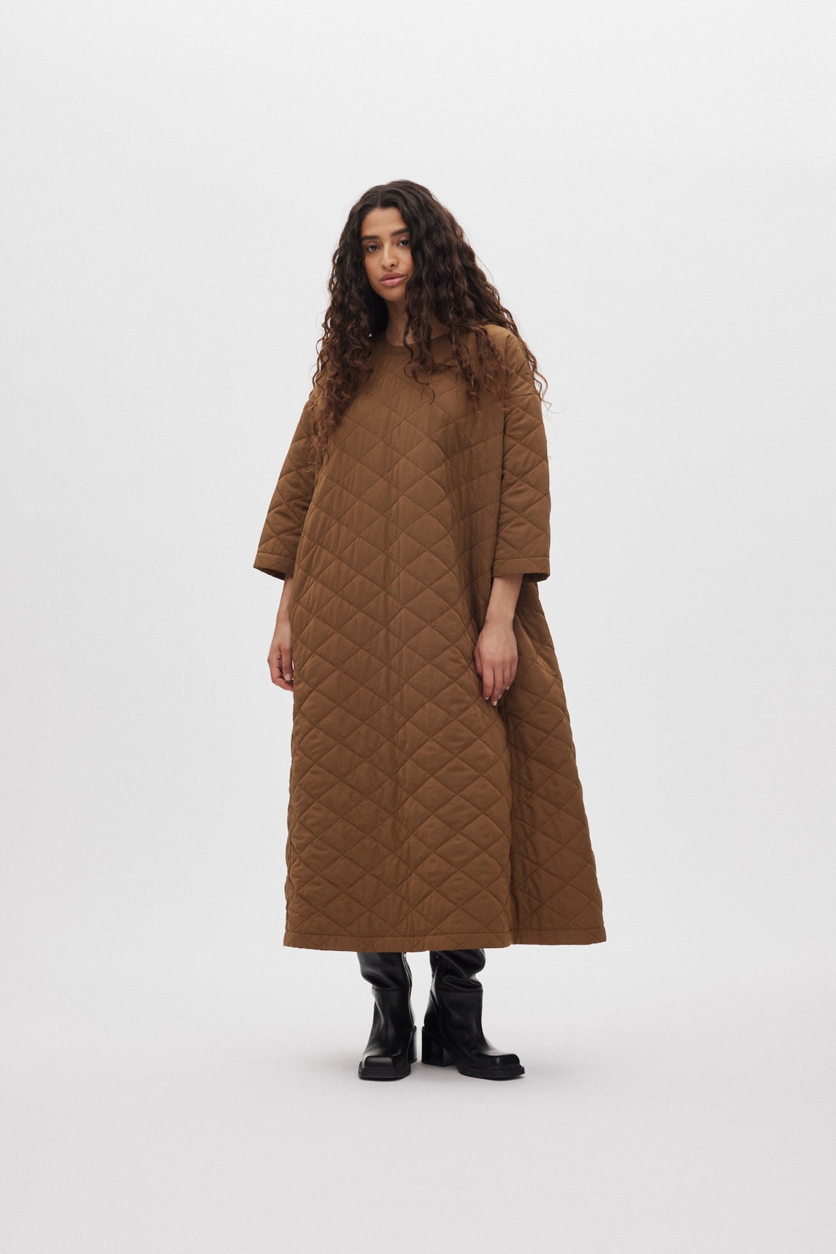 Pamala - Tech quilt dress I Chestnut