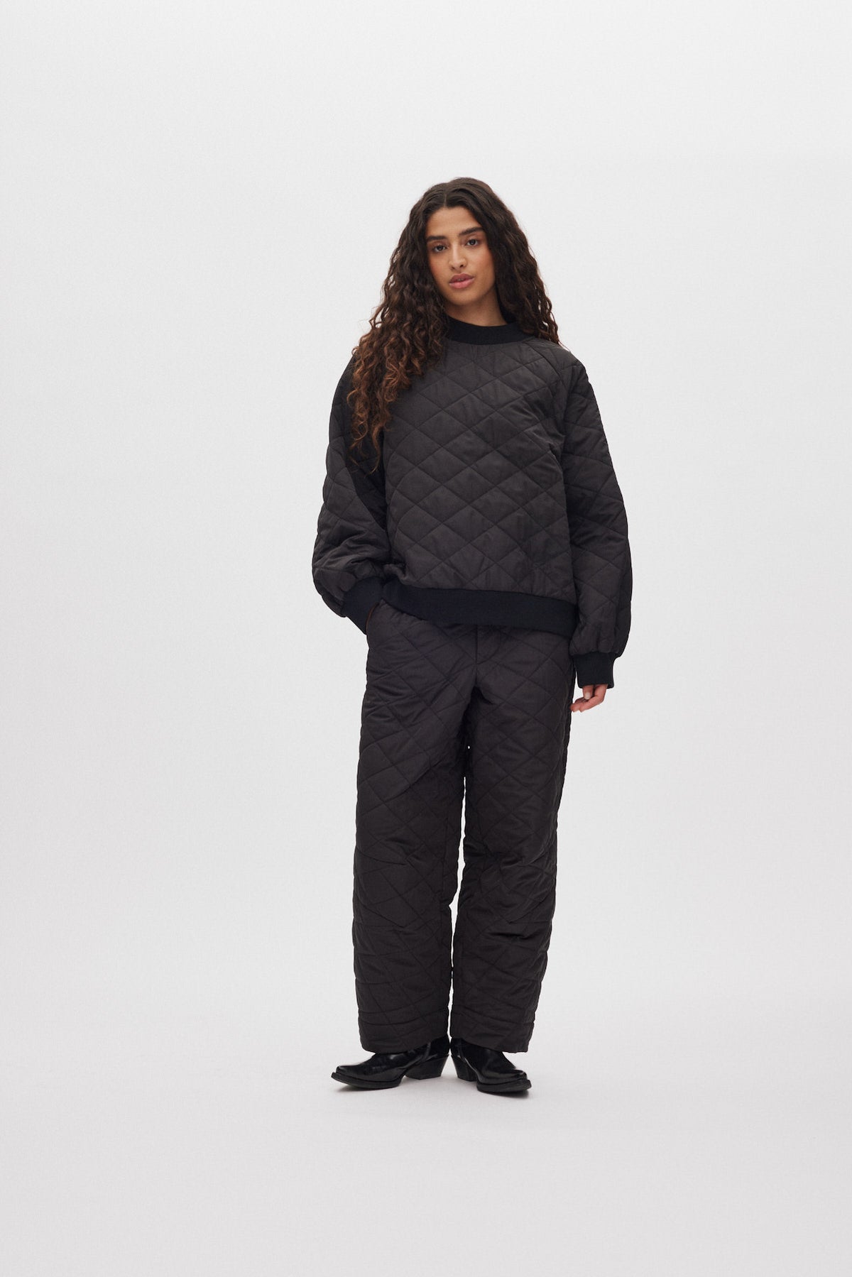 October - Tech quilt shaped pants I Black