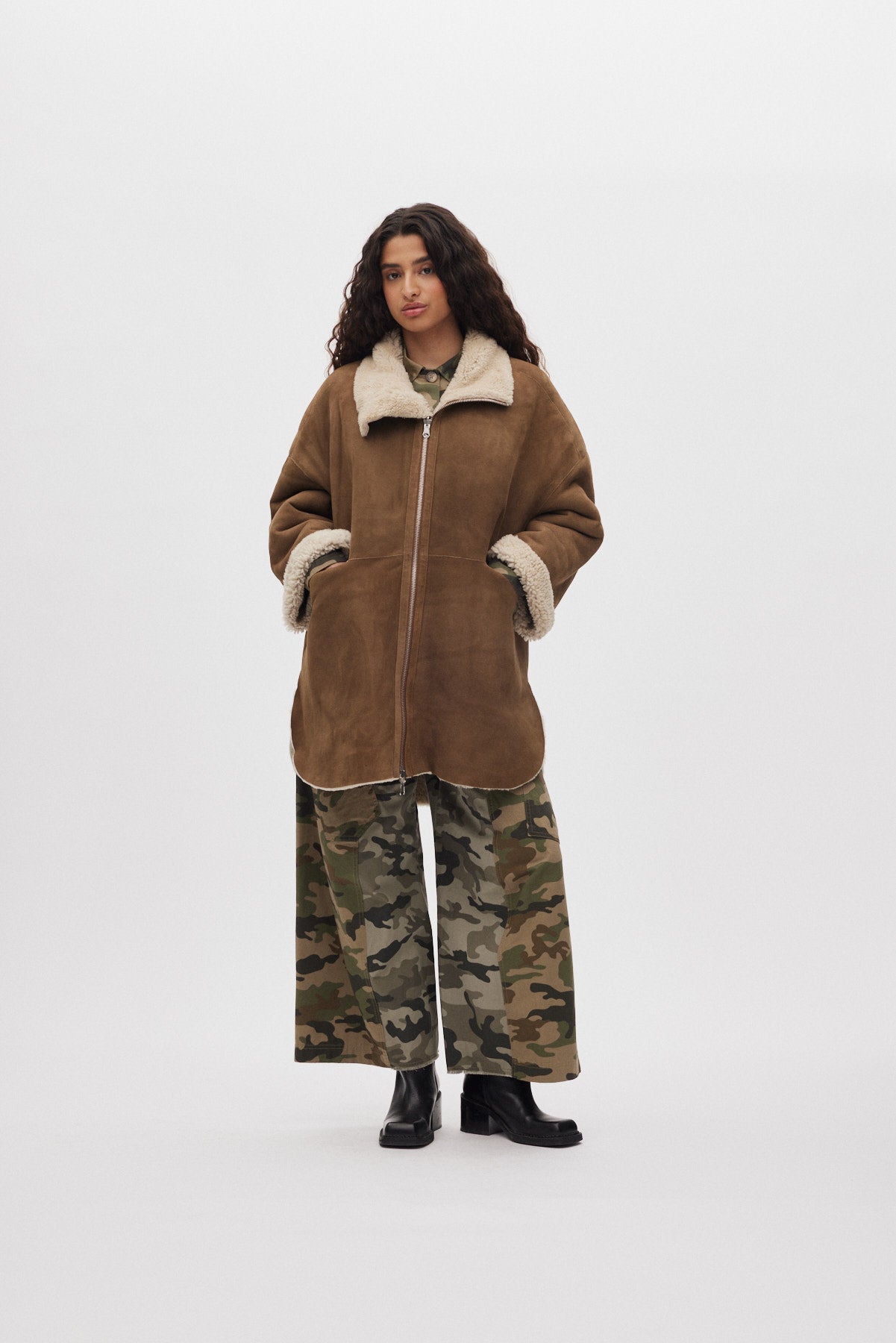 Ejsa - Shearling coat I PRE-ORDER I Dark brown natural combo