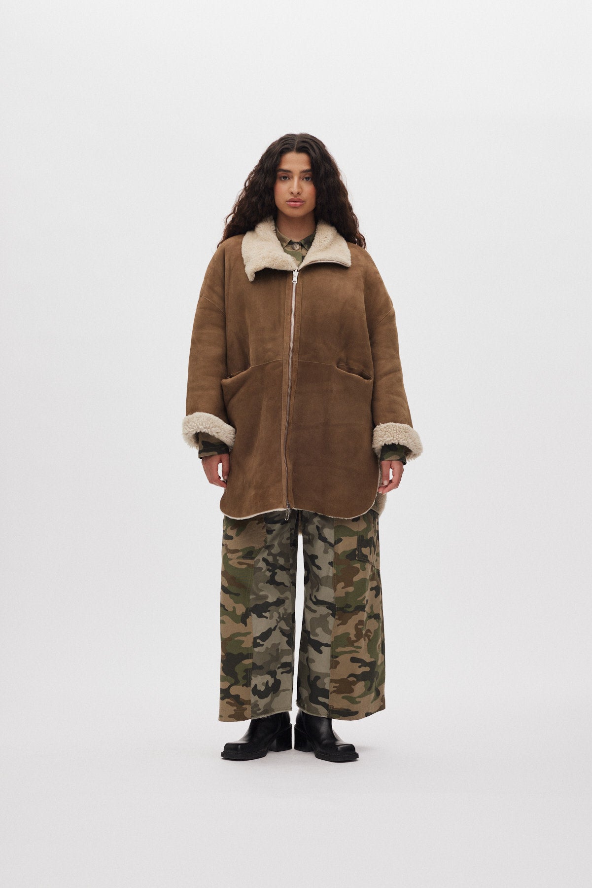 Ejsa - Shearling coat I PRE-ORDER I Dark brown natural combo