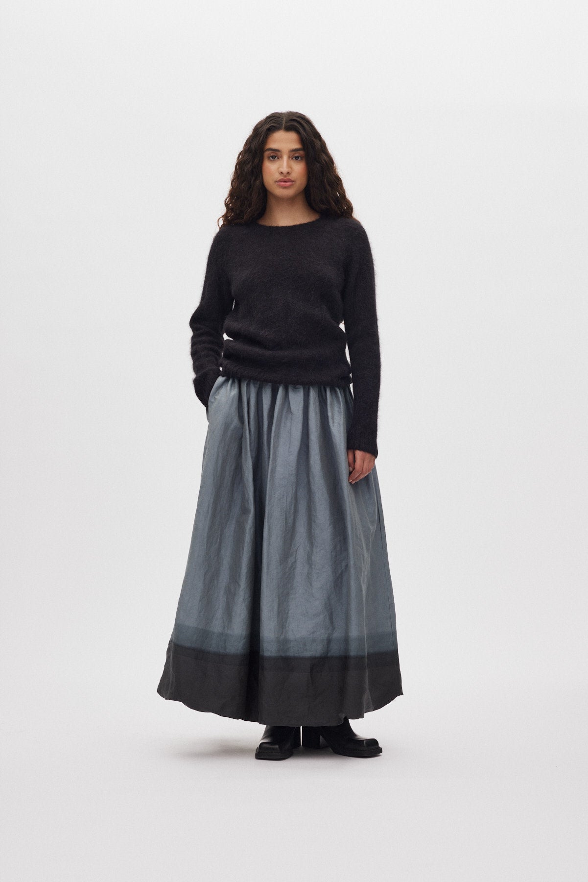 Dinea - Fluffy knit open back sweater I Black