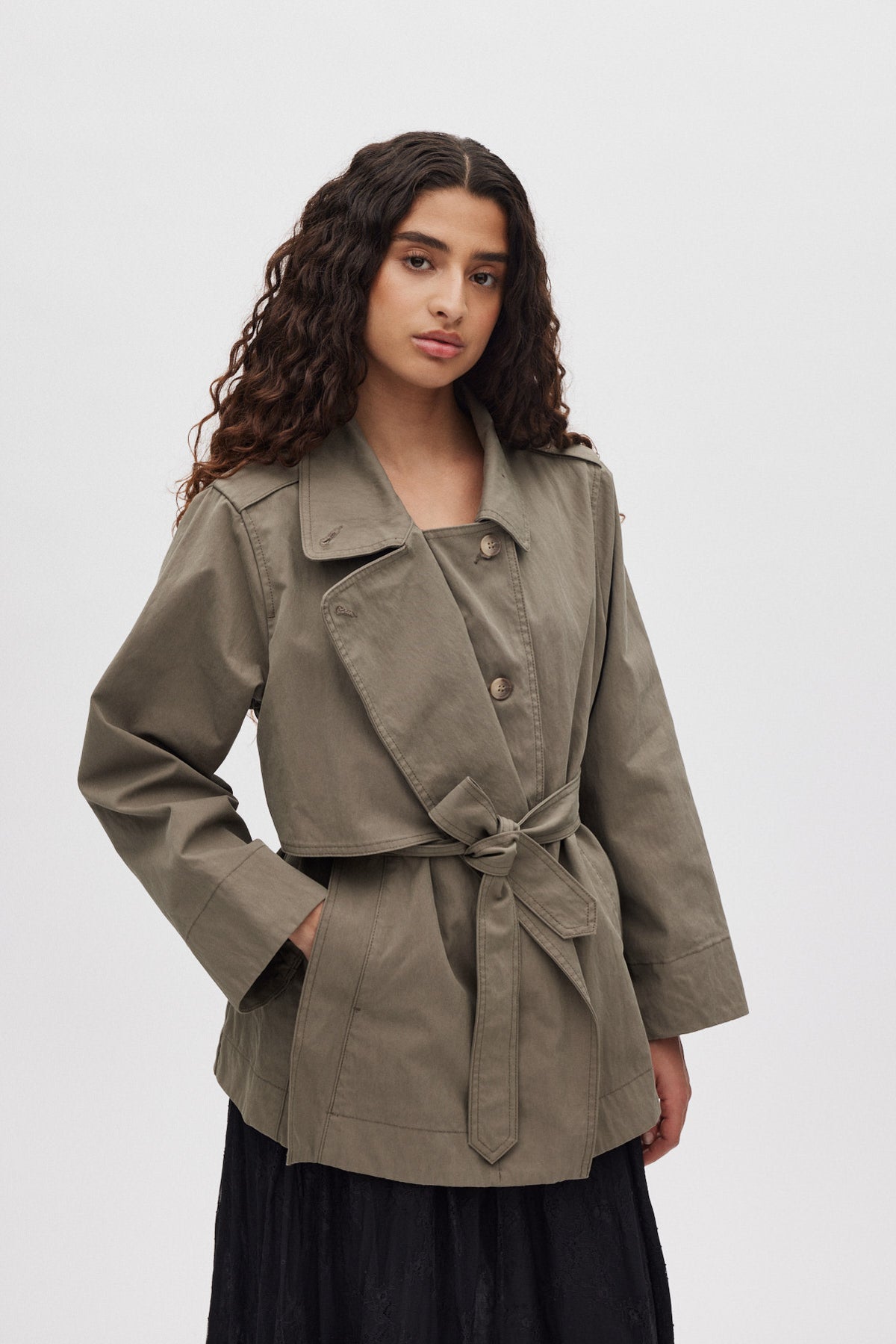 Nadira - Utility cropped trench jacket I Asphalt