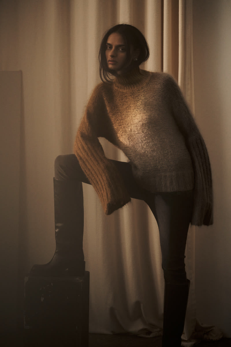 Hiam - Cross dye funnel neck sweater I Dark toffee grey combo