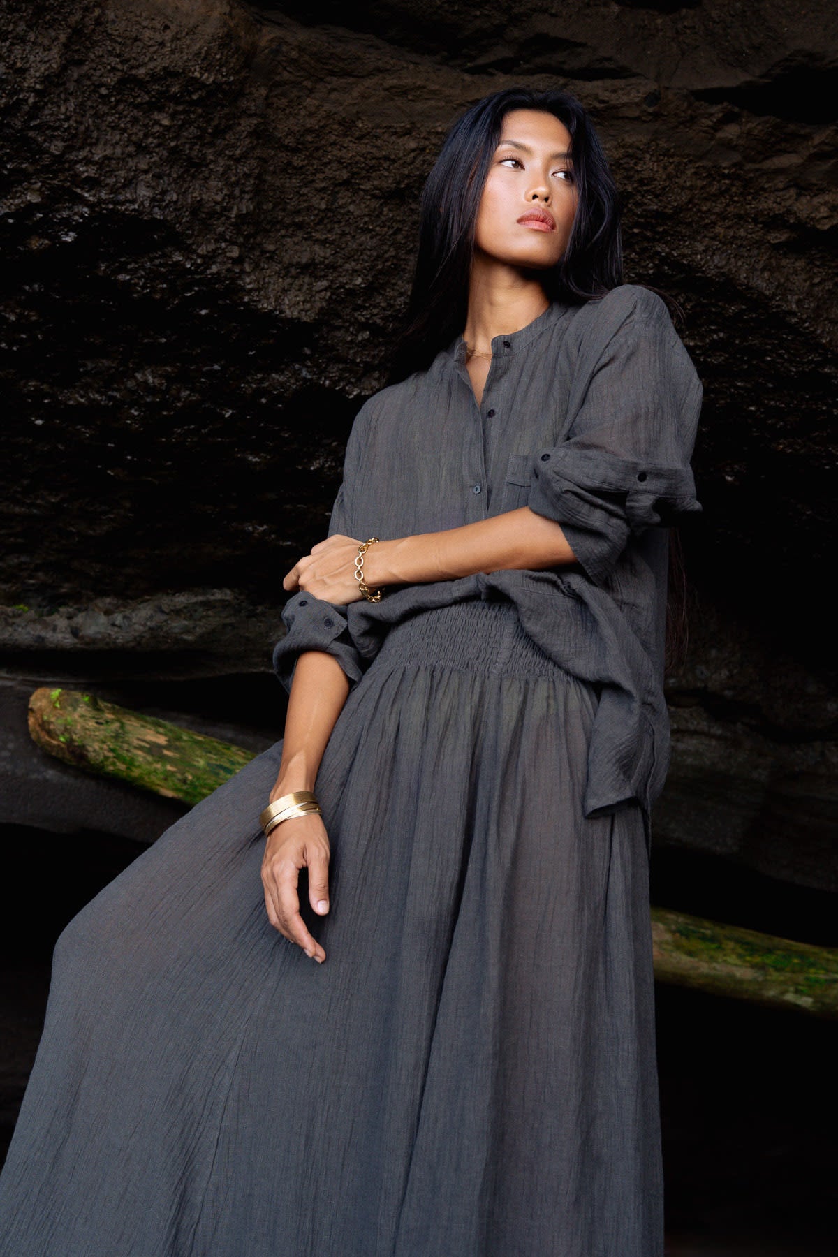 Bobbies - PRE-ORDER I Crinkled oversize shirt I Faded black