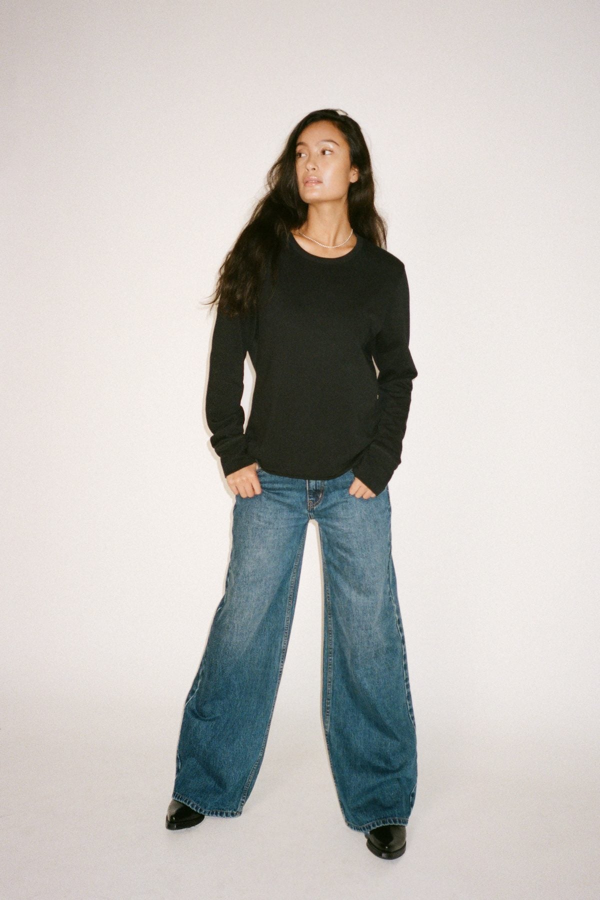 Hila - Light stretch crew neck top I White