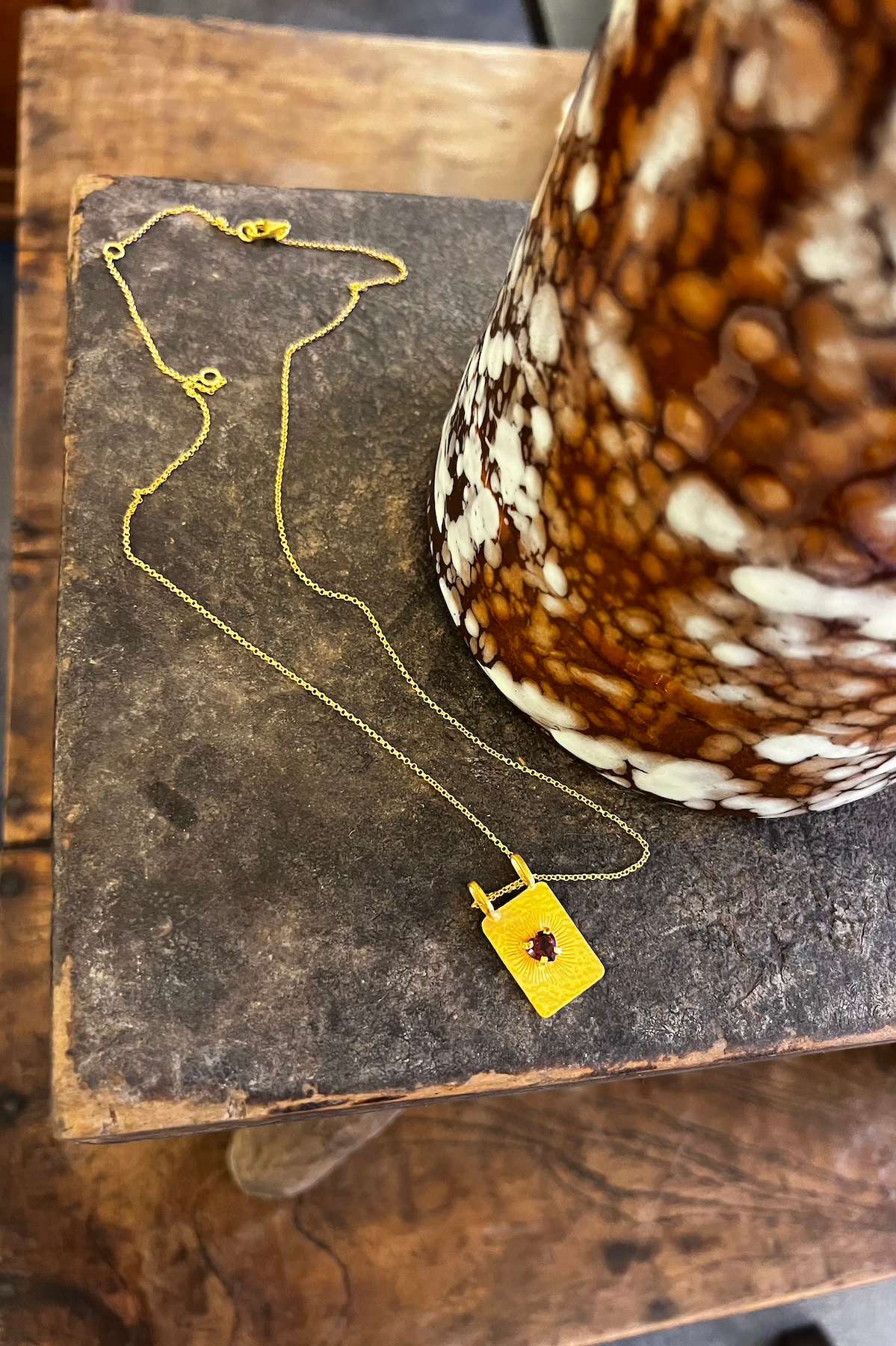 Heart pendant necklace - Nafsu I Gold w/ red stone