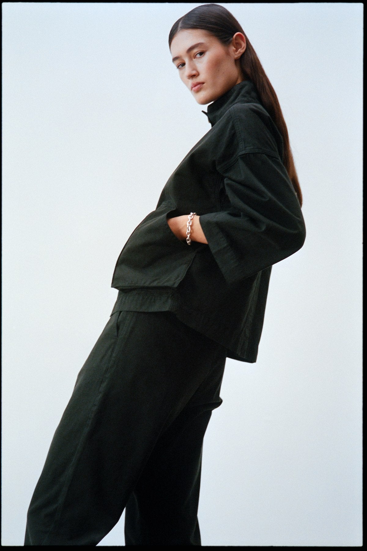 Raina - Canvas light pleat pant I Faded Black