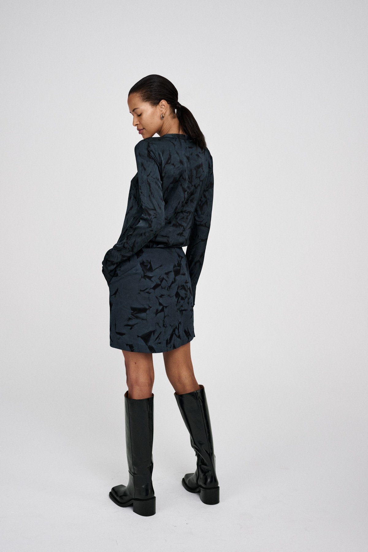 Agnia - Crystal tube blouse I Midnight black combo