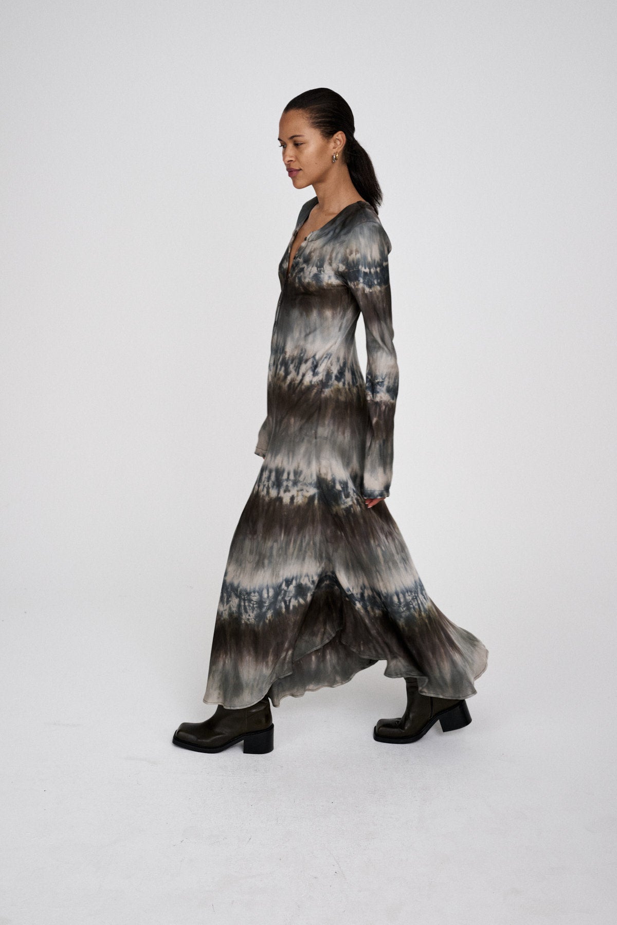 Karin - Arizona long sleeve bias dress I Cement combo