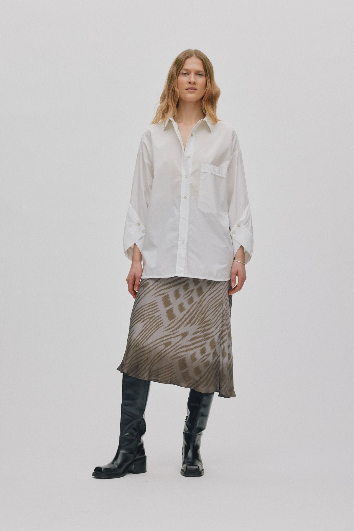 Susan - Poplin twist cuff OS shirt I White