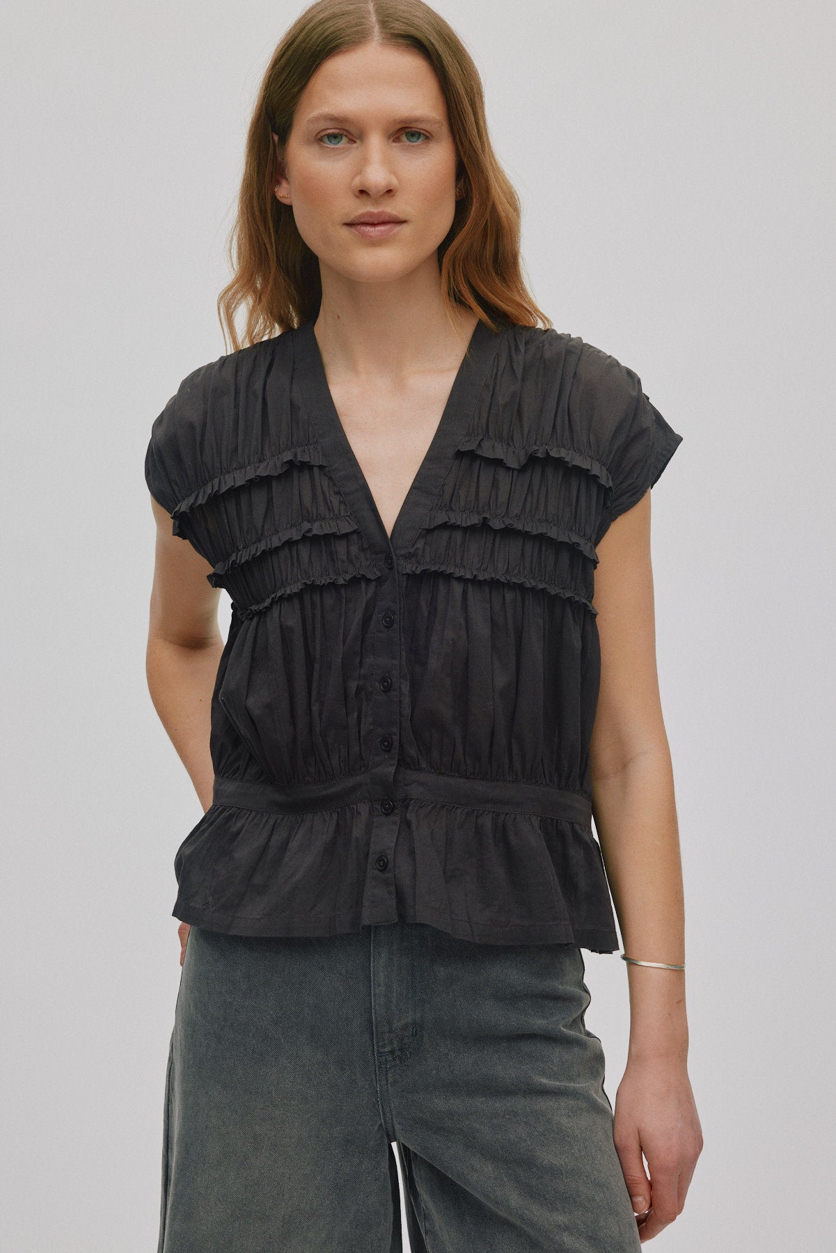 Elenor - Voile frill top I Liquorice