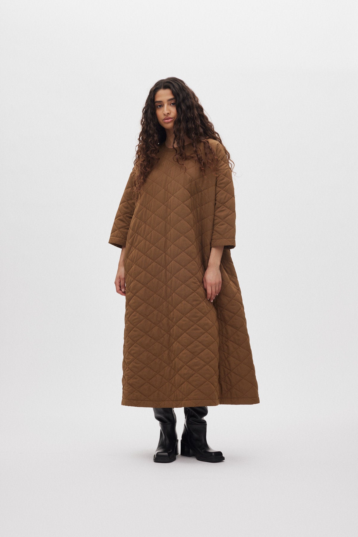 Pamala - Tech quilt dress I Chestnut