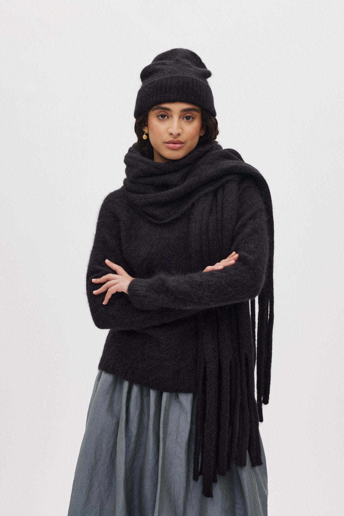 Emillia - Fluffy knit scarf I Black