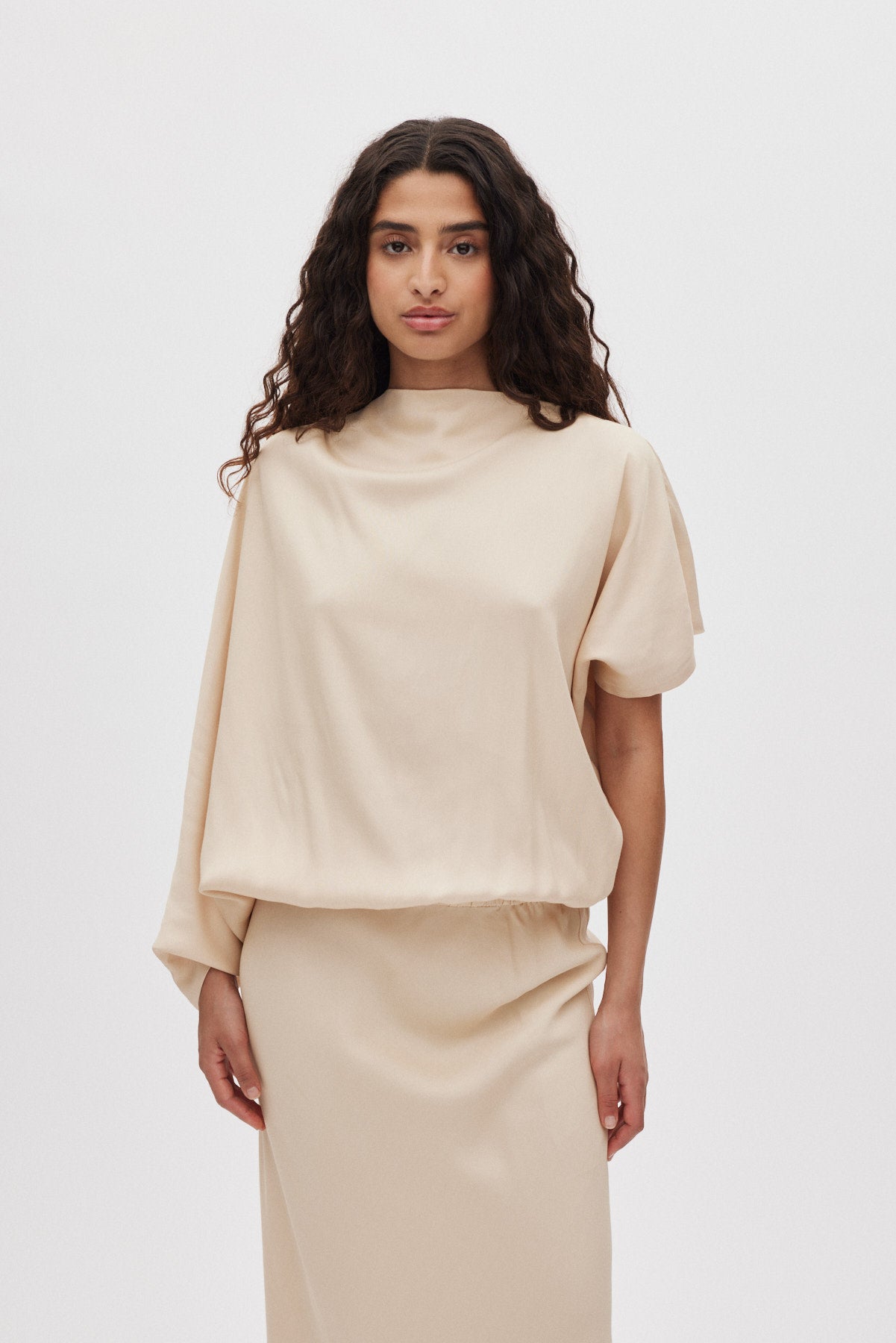 Mila - Ripple drape dress I Sand Dollar