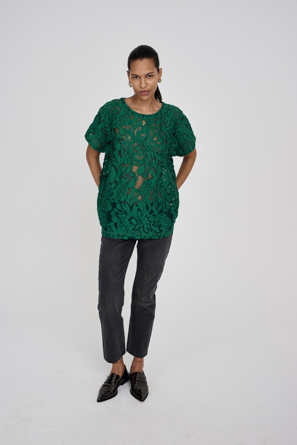 Enia - Orchid lace oversize t-shirt I Black