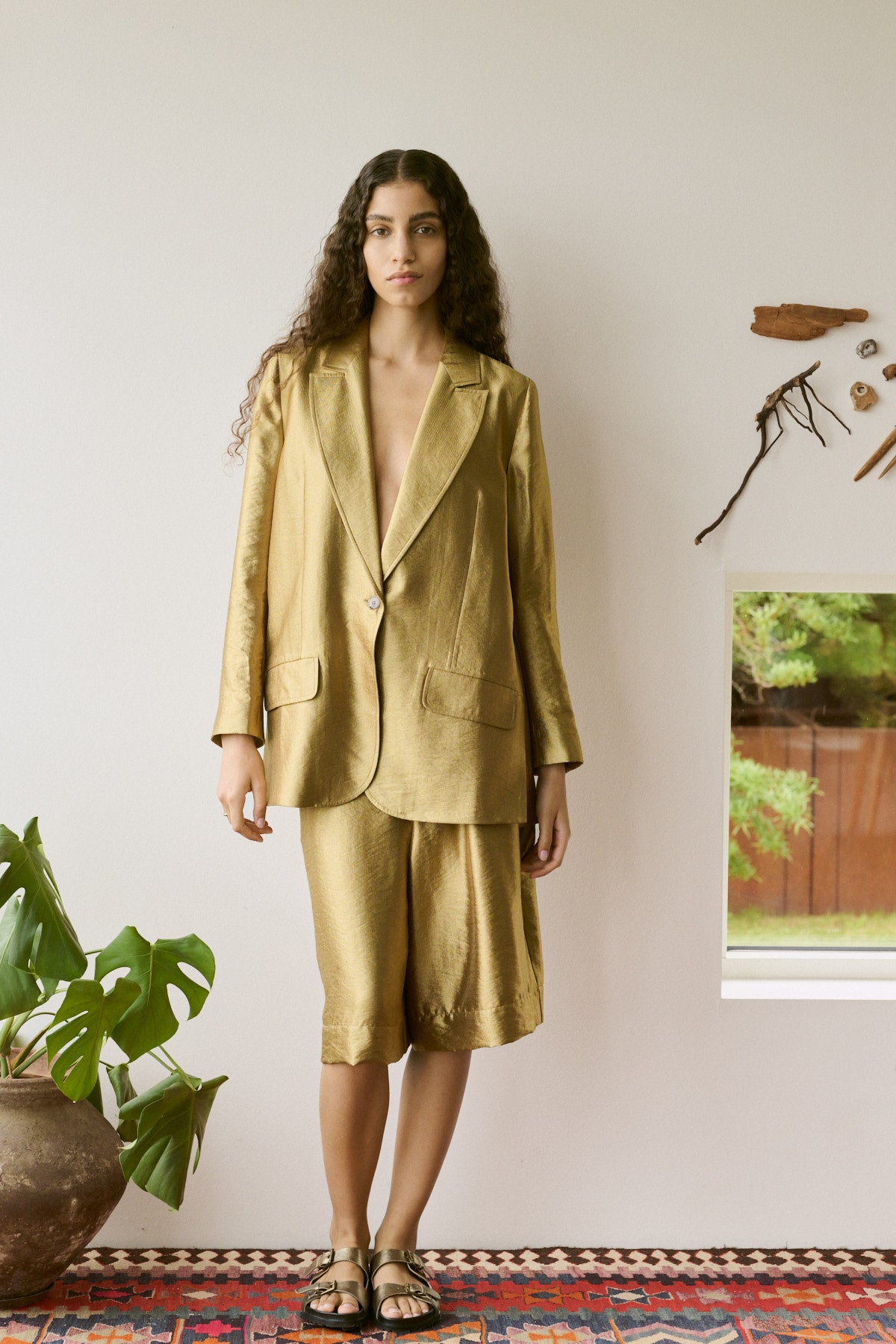 Feliza - Woven gold shorts I Gold
