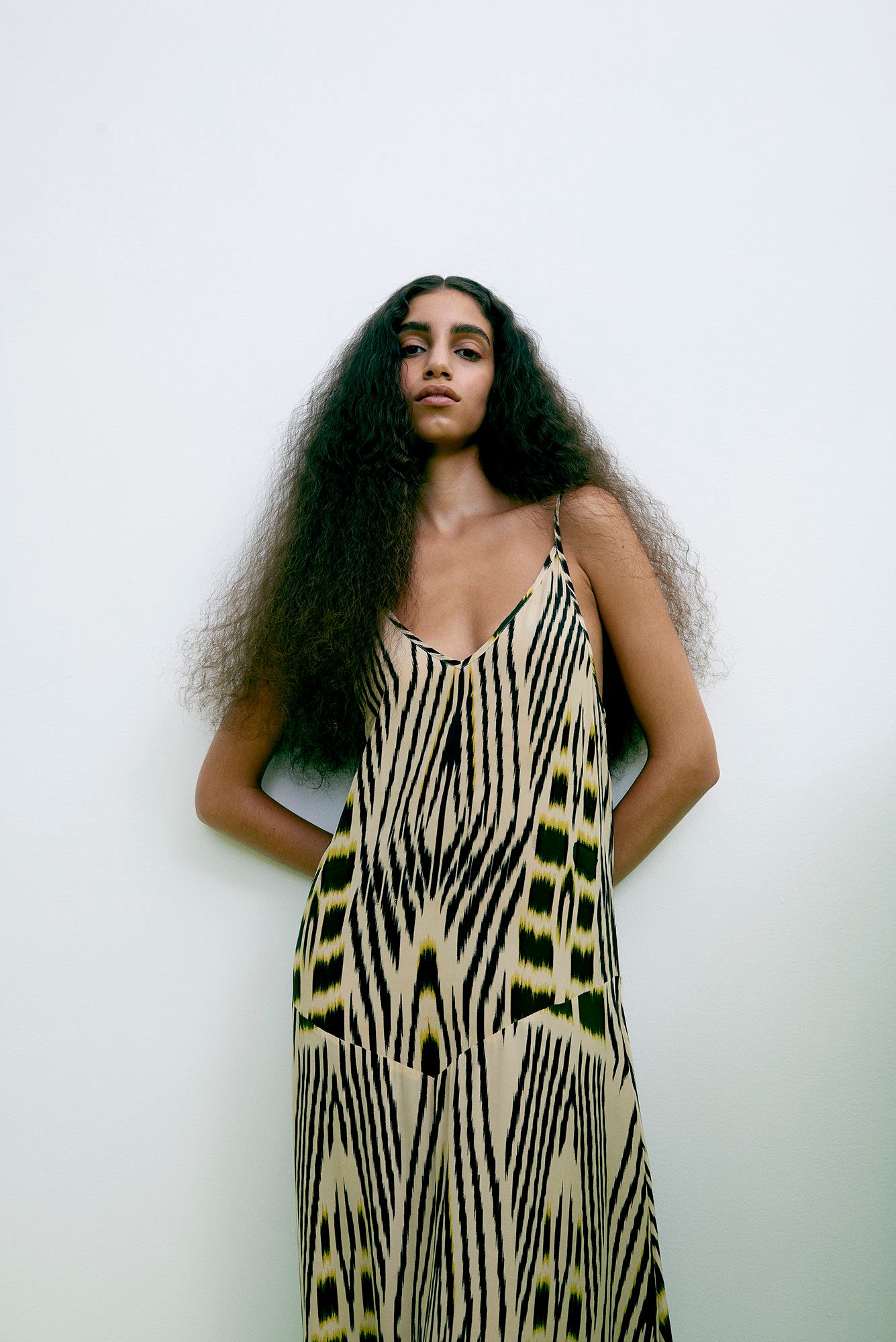 Annebeth - Ikat V-dress I Forest pink sand