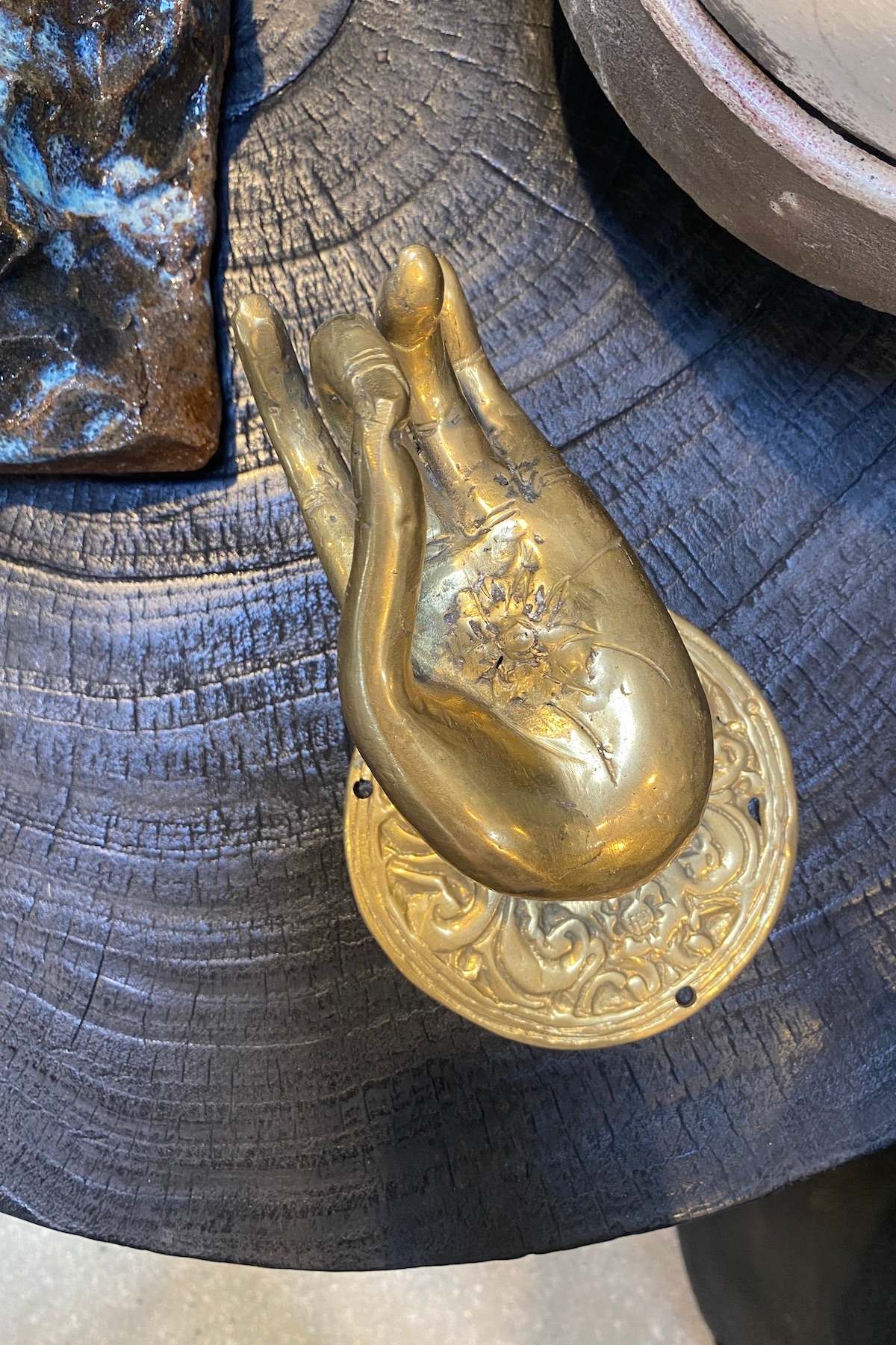 Decorative large brass hand - Hand I Brass