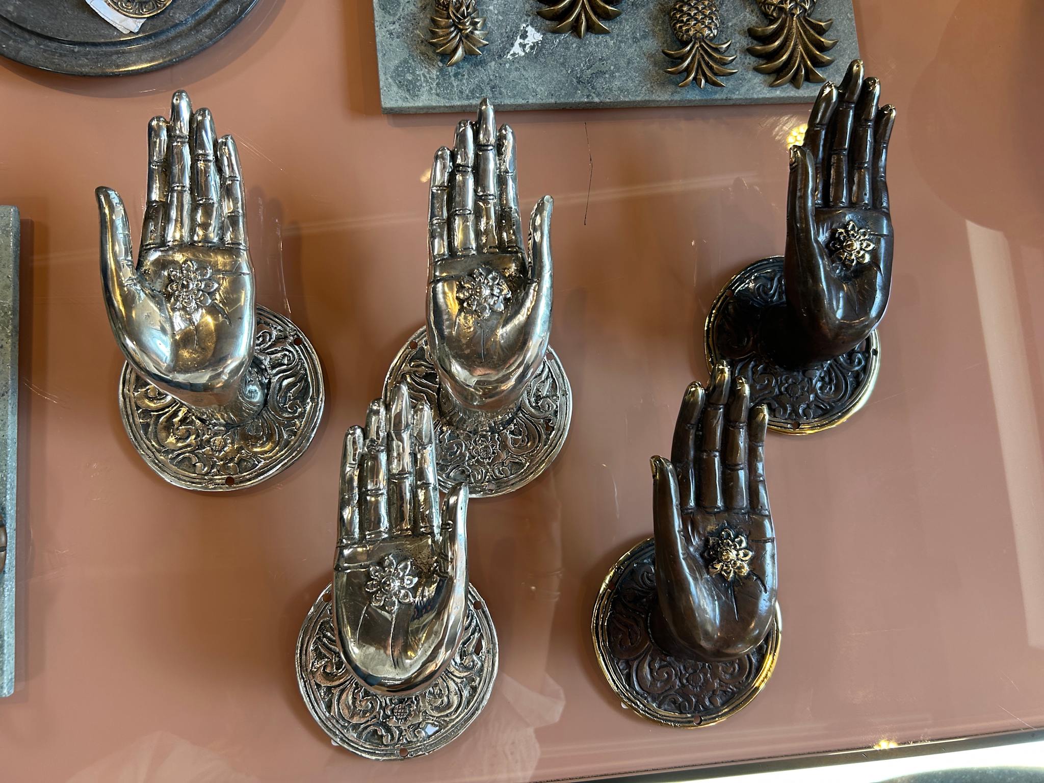 Decorative open hand - Hand I Dark Brass