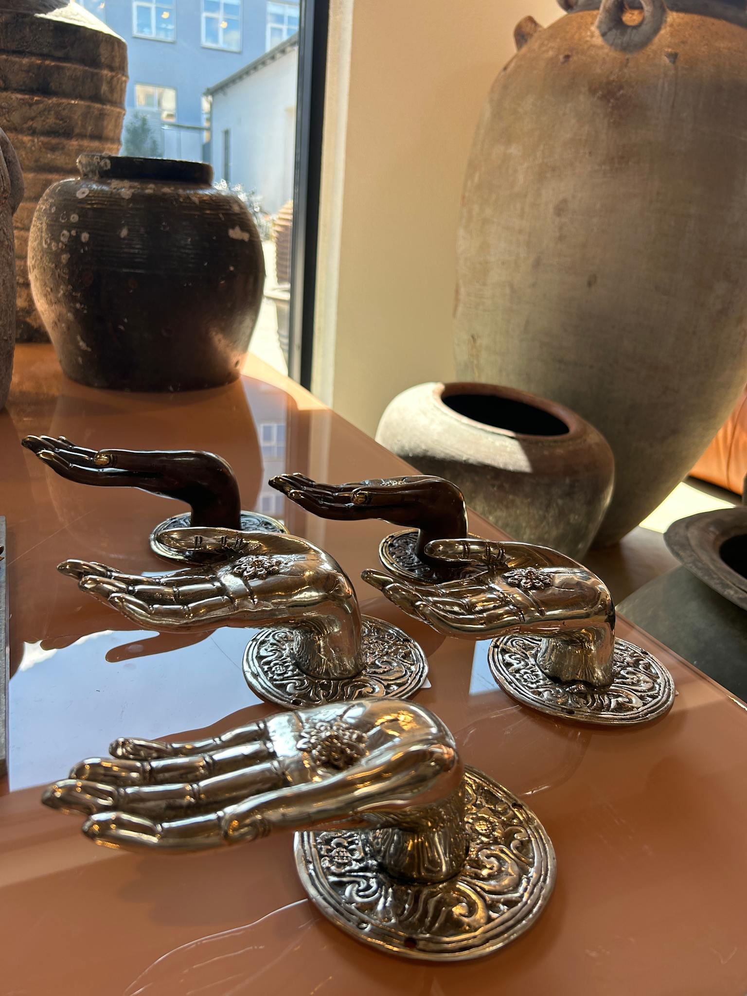 Decorative open hand - Hand I Dark Brass