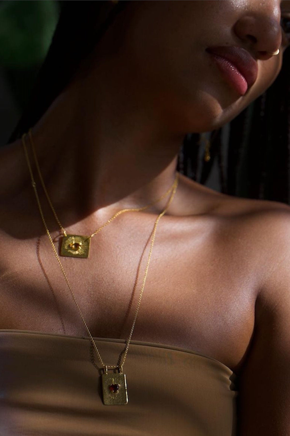 Heart pendant necklace - Nafsu I Gold w/ red stone