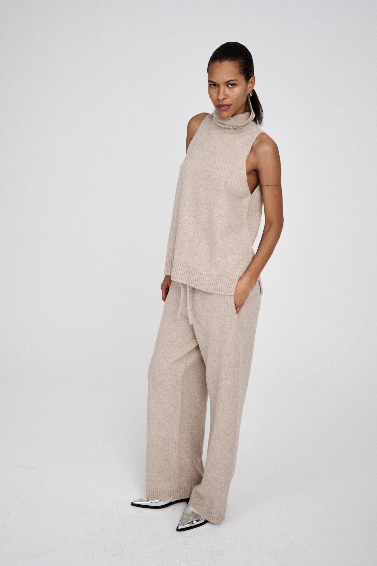 Diara - Pure wool funnel halter top I Oatmeal