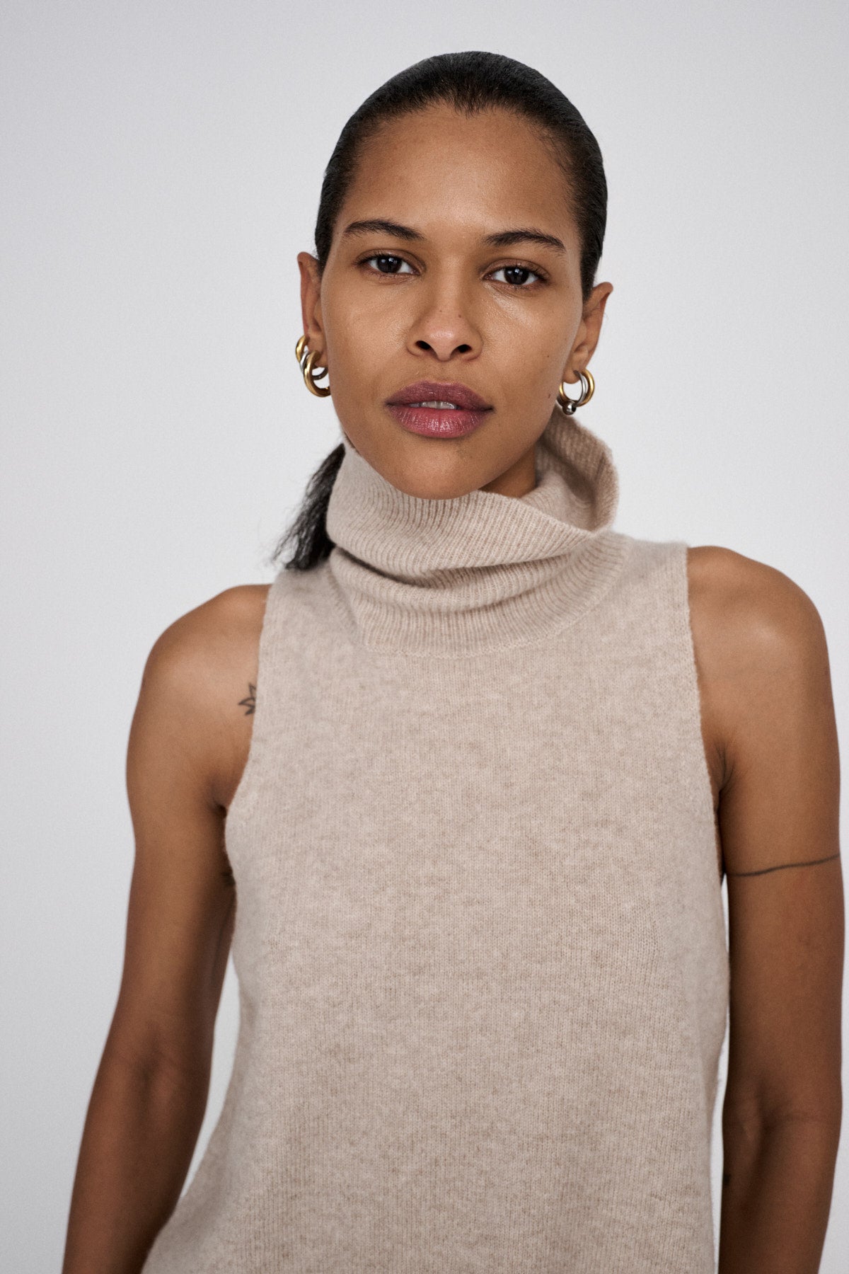 Diara - Pure wool funnel halter top I Oatmeal