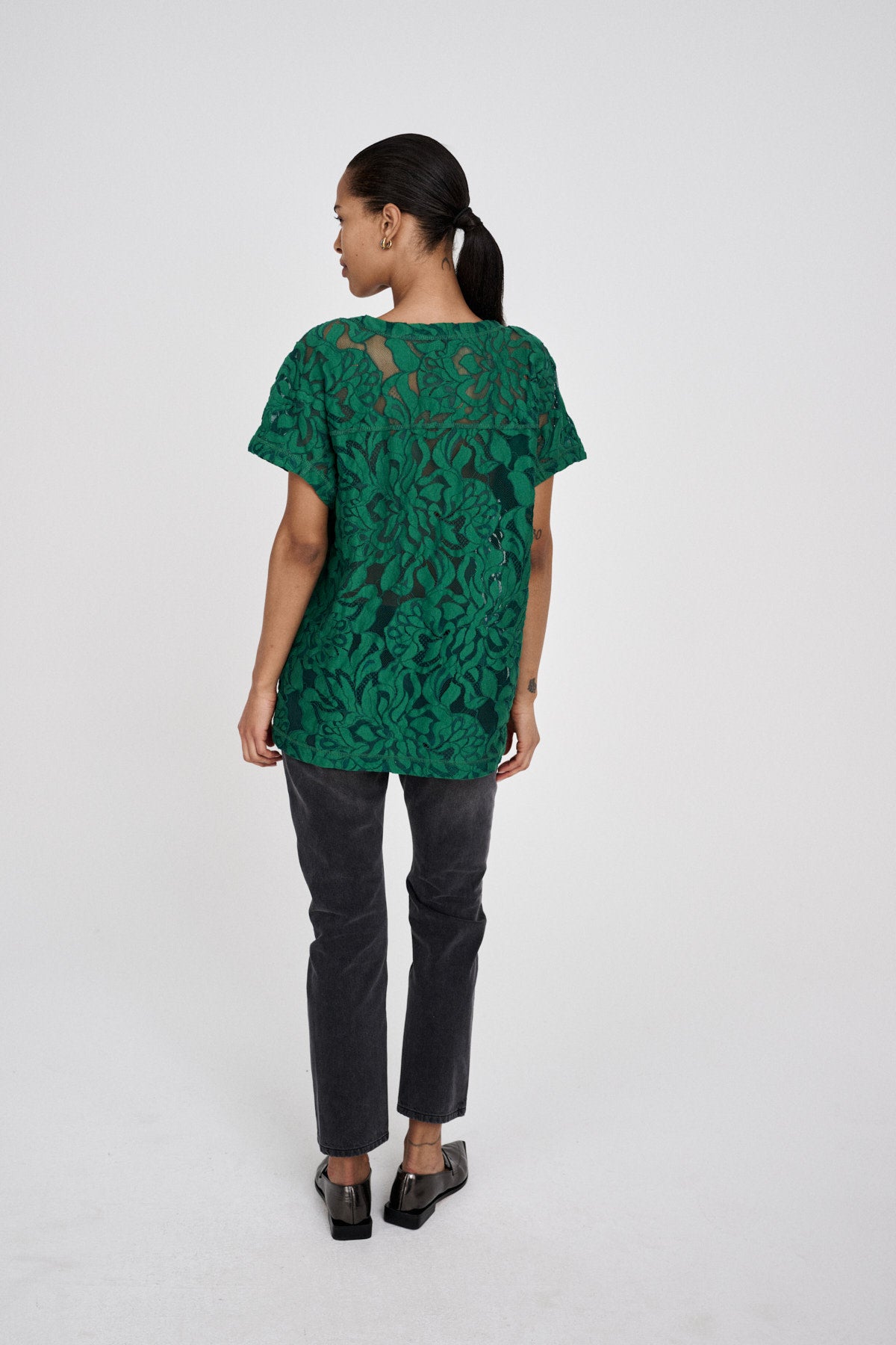 Enia - Orchid lace oversize t-shirt I Black